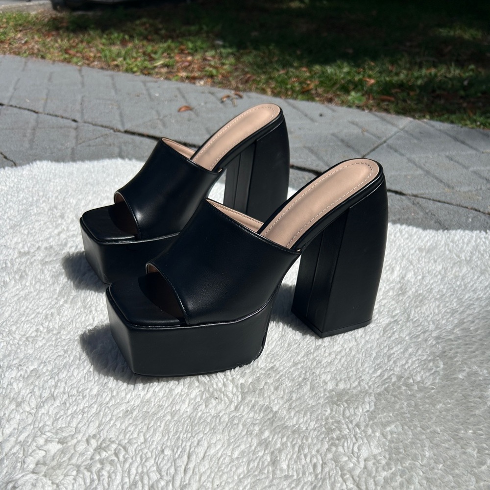 Reserved do not buy Platform chunky mule heels